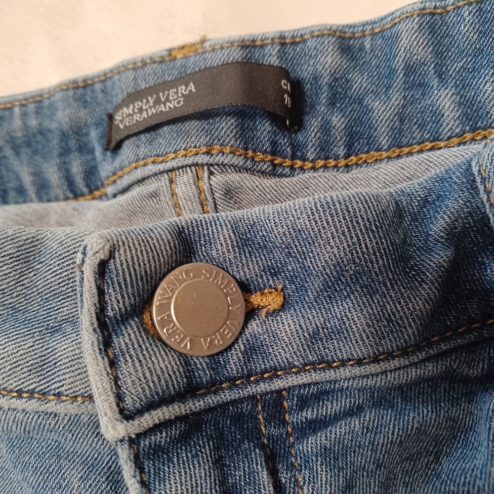Simply Vera Wang crop size 10 jeans